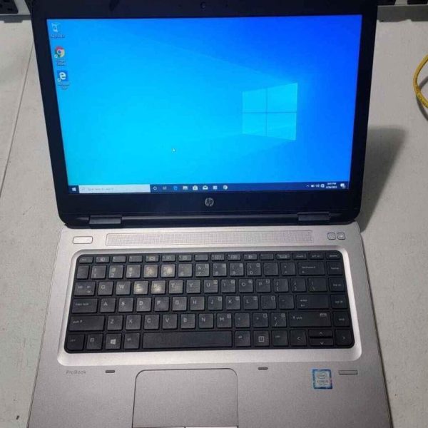 لابتوب HP pro book 640 G3 💻💙 جيل سابع حديث و بطارية قويه مناسب للبرمجة و الاعمال المكتبية و ضمان 6 شهوور 💙 💧معالج : core i3 7200U المعالج رباعي النواة 🚀 💧رام : 8 GB DDR4 يمكن التحديث ال 16GB 🚀 💧شاشة : 14.1 INCH مضادة للتوهج بوضوح FHD 🚀 💧هارد : SSD M.2 256GB 🚀 💧كارت شاشة : intel hd graphics 520 🚀 بالاضافه الي منافذ : USP Type c _USP3 _ WIFI _ HDMI _ VGA _ SD reader _ SIM _ reader _ Bluetooth _ finger print _ DVD 🔥