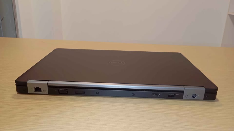 Dell Latitude 5580 – قوة وأناقة في جهاز واحد! – جبل سابع - Image 3